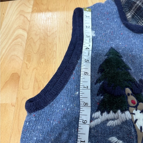 Studio Collection Women Christmas Vest Size L with Christmas design - Picture 13 of 15